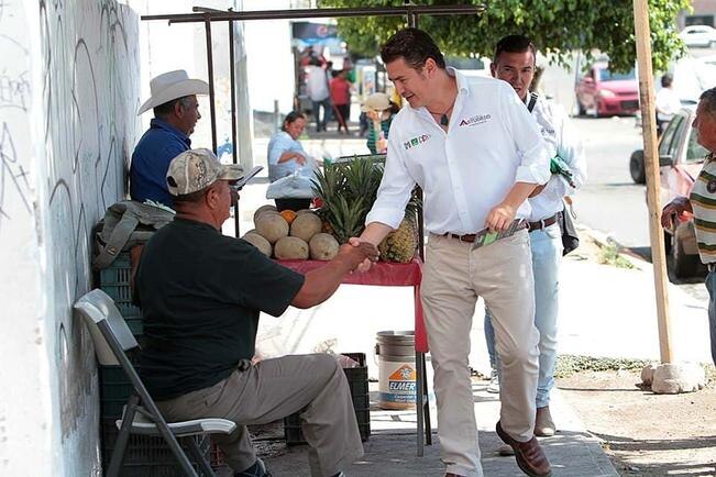 Astudillo lleva propuestas a Santa Bárbara