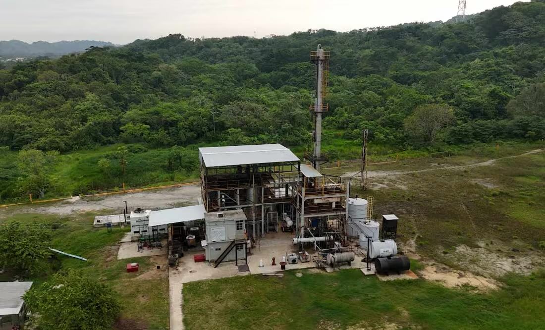 Mini refinería clandestina hallada en Coatzacoalcos, Veracruz. Foto: Diego Prado / EL UNIVERSAL.