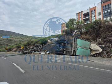 Muere operador tras volcadura de tractocamión en el Libramiento Norponiente de Querétaro