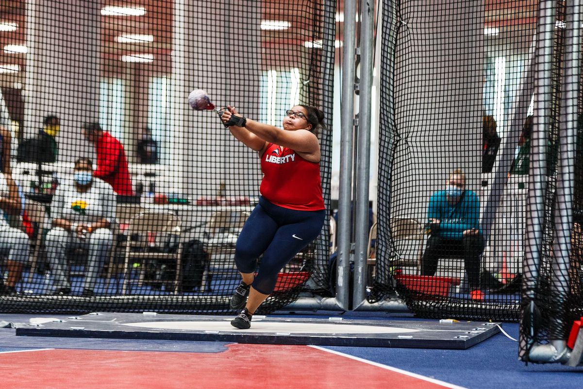 Joven queretana triunfa en eventos deportivos en Estados Unidos