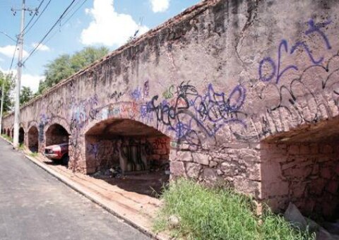 Despintar grafitis cuesta un millón de pesos