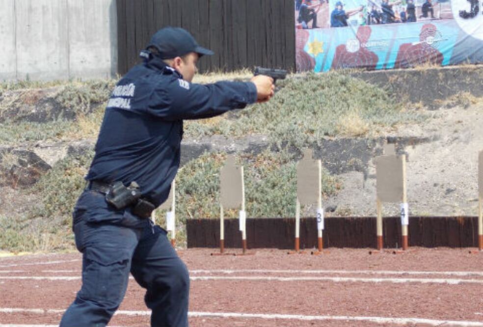 Policías “afinan” la mira