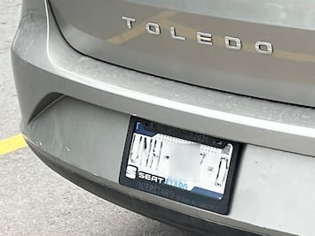 Cambian cerca de 5 mil placas vehiculares deterioradas y despintadas