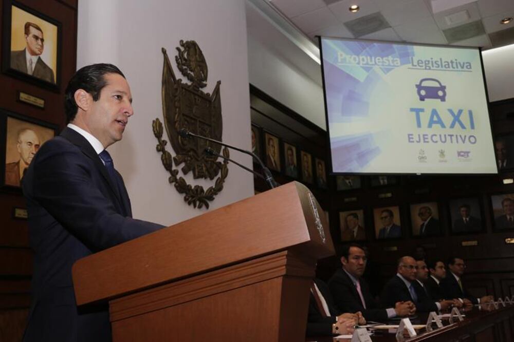 Gobierno busca equidad en taxis