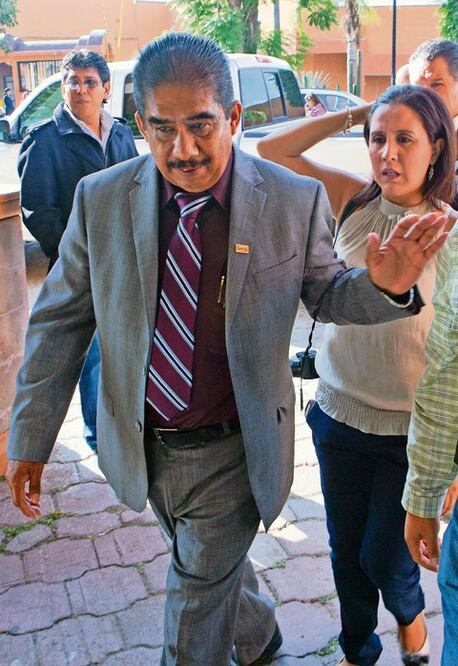 Defienden a maestros que reprueban evaluación