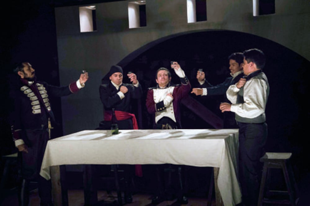 Evocan la historia en La conspiración vendida