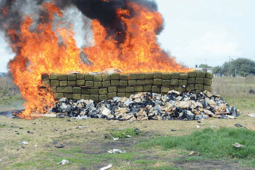 Incinera Ejército 3 toneladas de marihuana en El Marqués