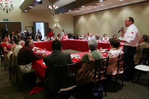 Sorprende mariachi reunión ambientalista