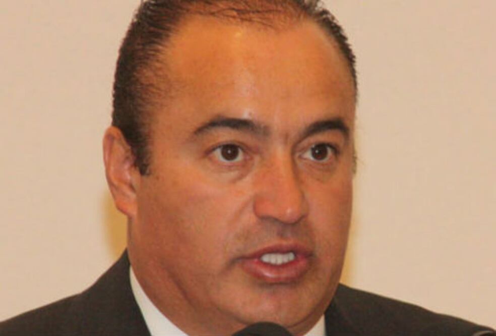 Reaparece Carmelo y se defiende