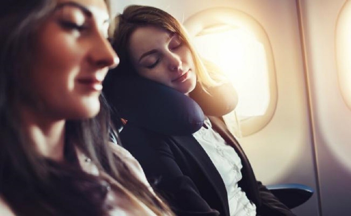 ¿Por qué no debes dormirte mientras despega el avión?