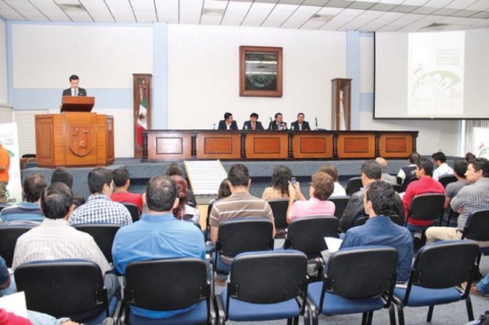 Realiza UAQ foro para mejorar movilidad