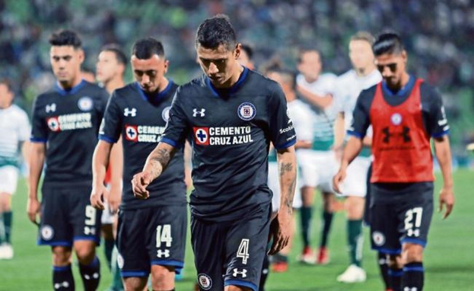 Duelo de urgidos en el estadio Azul