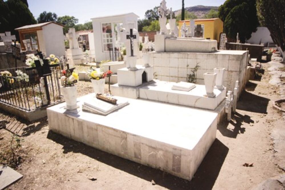 SJR da  dos meses de vida a 3 panteones