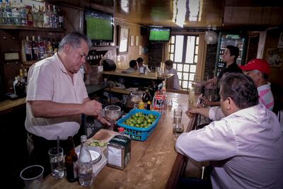 Piden bares y cantinas horario completo