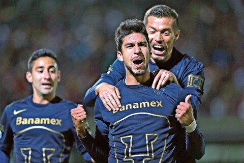 Pumas deja en la lona al superlíder