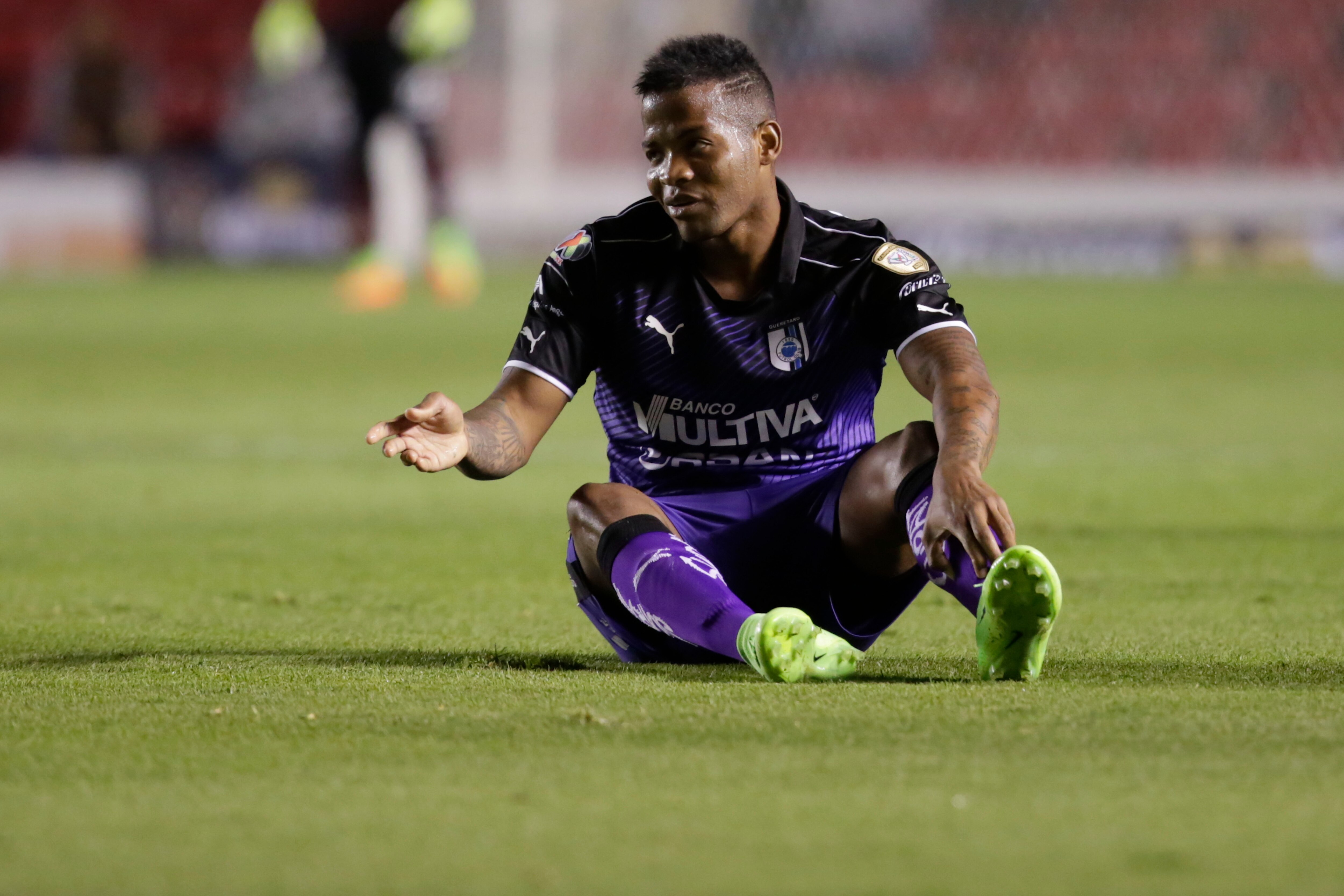 Despluman a los Gallos Blancos en Copa Mx