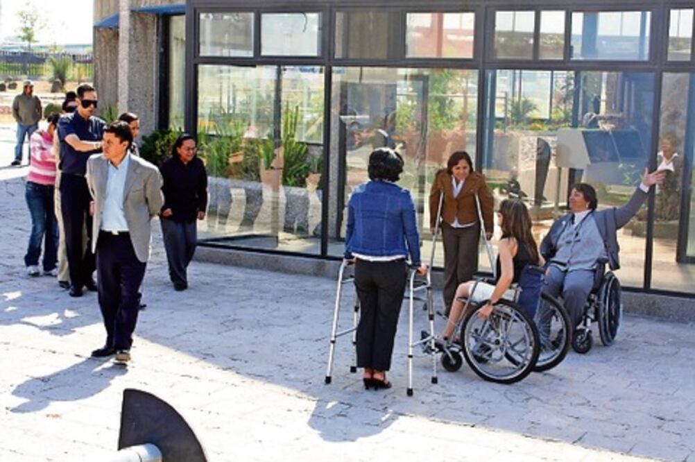 Buscan convenio para educar a discapacitados