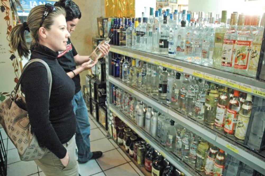 Buscan implementar impuesto a bebidas