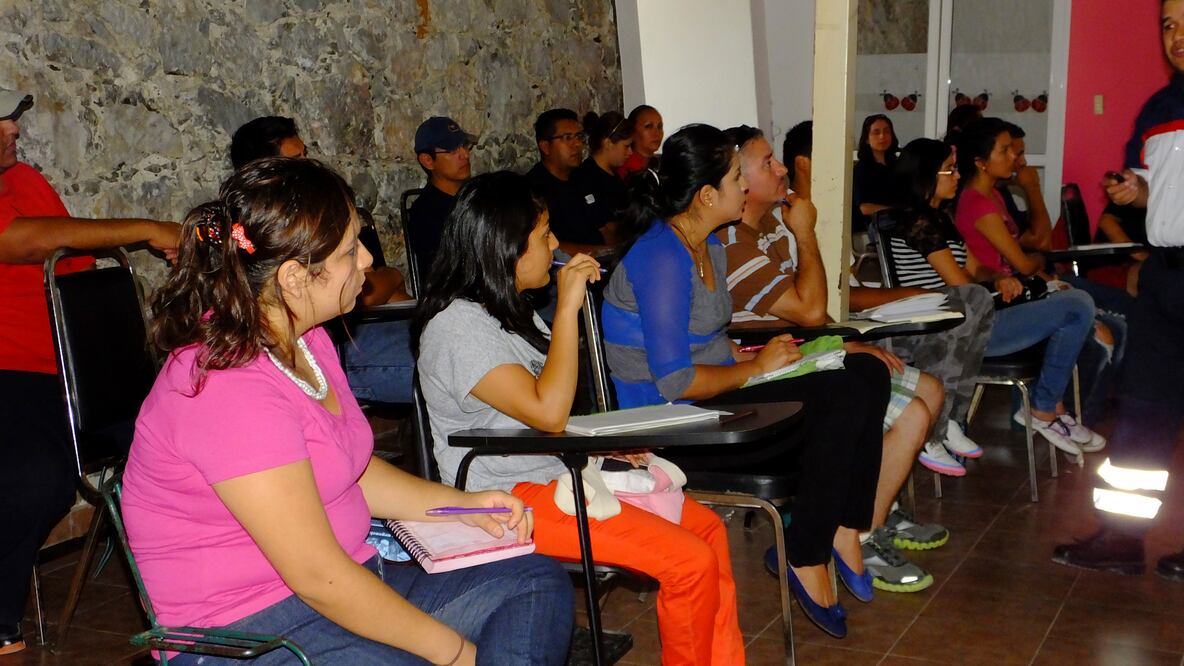 Dan ‘vloggers’ consejos a estudiantes