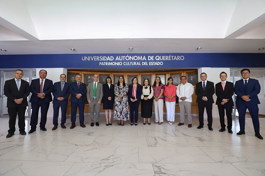 Toman protesta 14 directoras y directores académicos de la UAQ