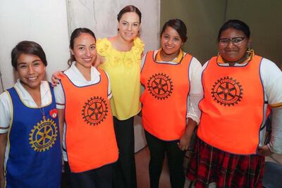 Operan a pacientes con malformaciones