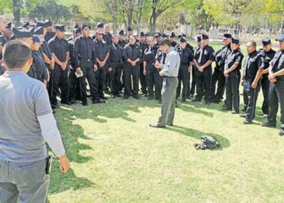 Cesan o reubican a policías en el estado