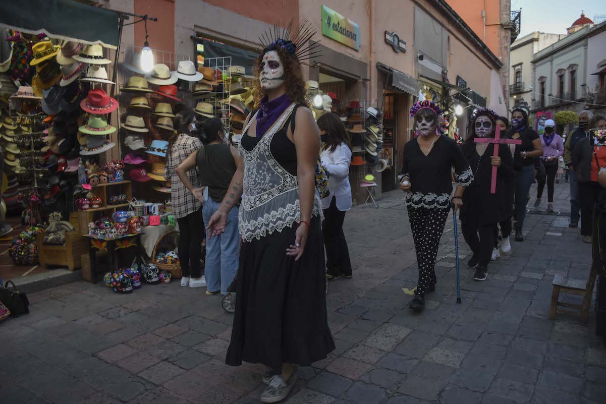 Con marcha del silencio, recuerdan en Querétaro a las víctimas de feminicidio