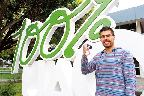 Universitario campeón en karate