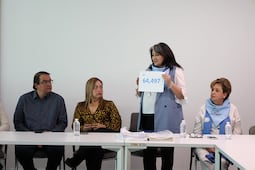 Entregan firmas en contra de la despenalización del aborto