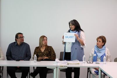 Entregan firmas en contra de la despenalización del aborto