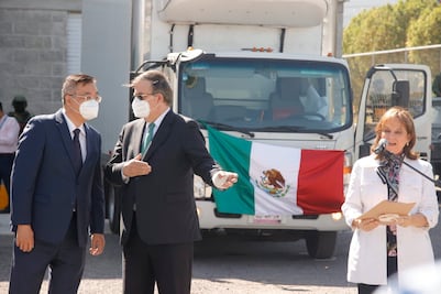 Sale de Querétaro el primer millón de vacunas chinas contra el Covid envasadas en México 