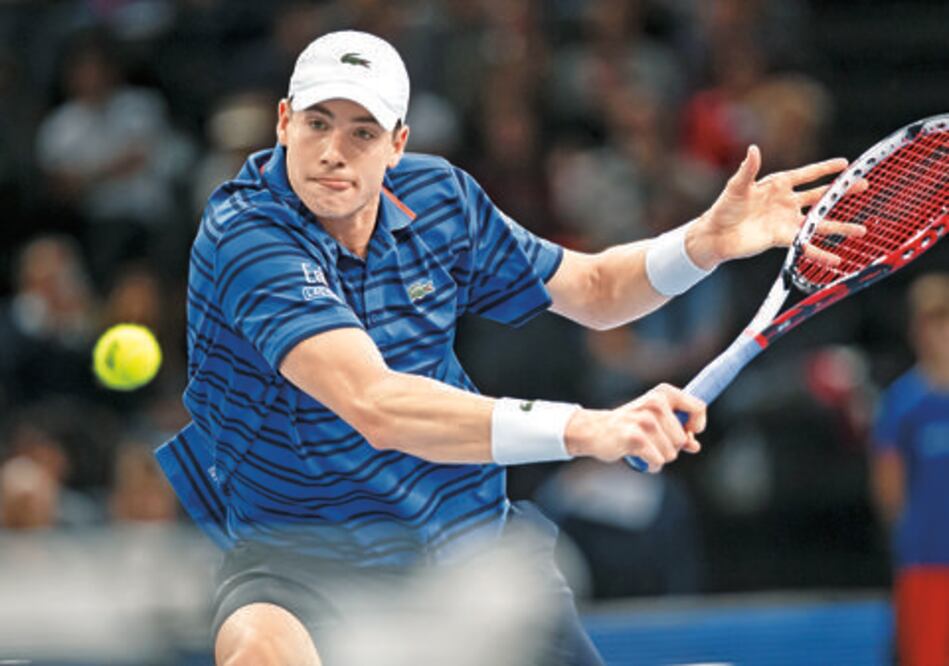 Isner tira a Roger y Nadal remonta