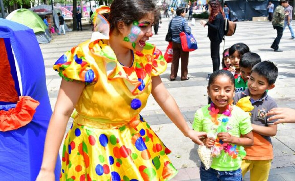 Voluntarios realizan actividades para niños que resultaron afectados por el sismo., las actividades se realizan el el parque Pushkin, colonia Roma Norte (Foto: El Gráfico)