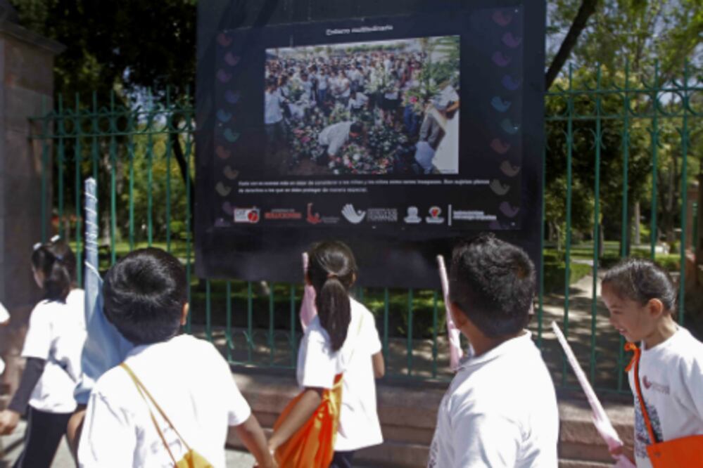 Inauguran exposición a favor de la niñez