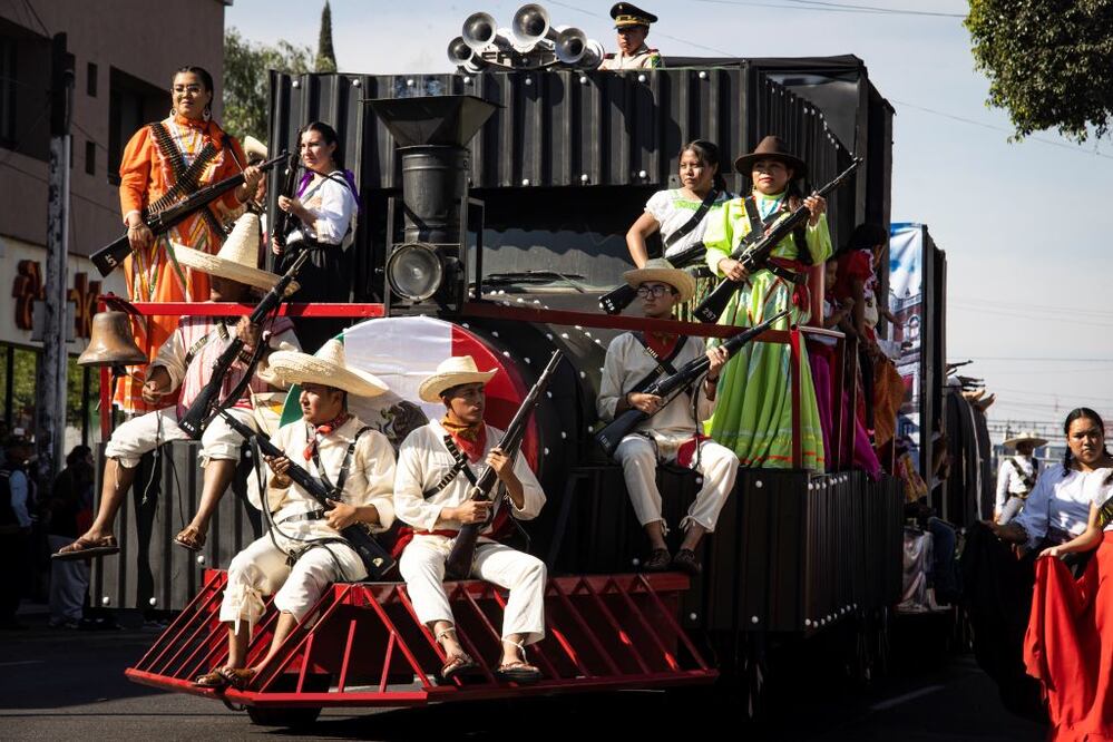 Conmemoran la Revolución Mexicana con desfile cívico, deportivo y militar. Foto: Demian Chávez