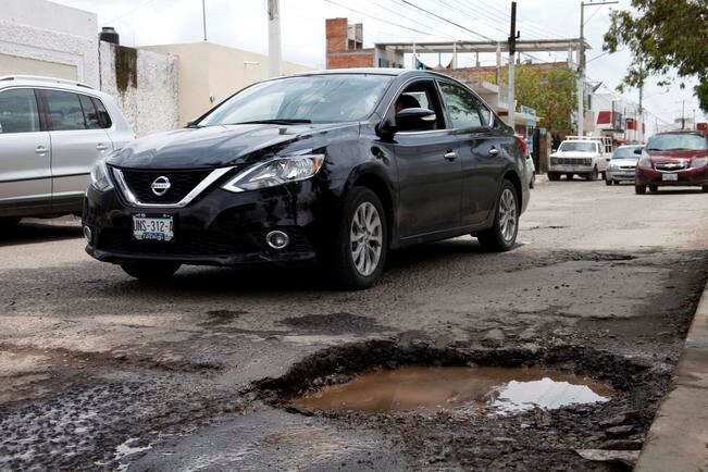 Reciben diariamente 200 quejas por baches