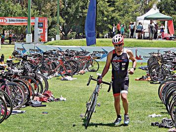 Lucha de grandes en el Triatlón San Gil