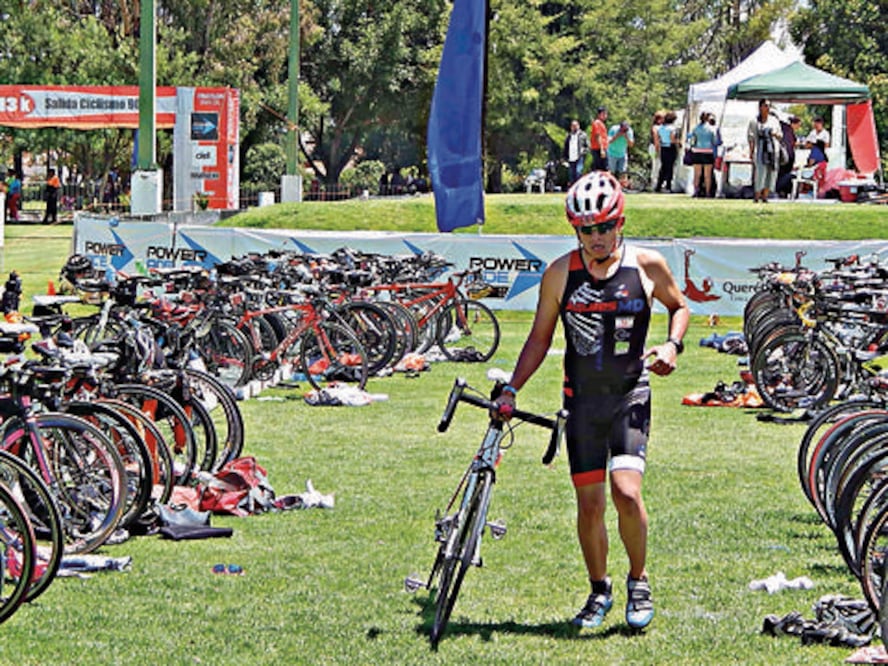 Lucha de grandes en el Triatlón San Gil