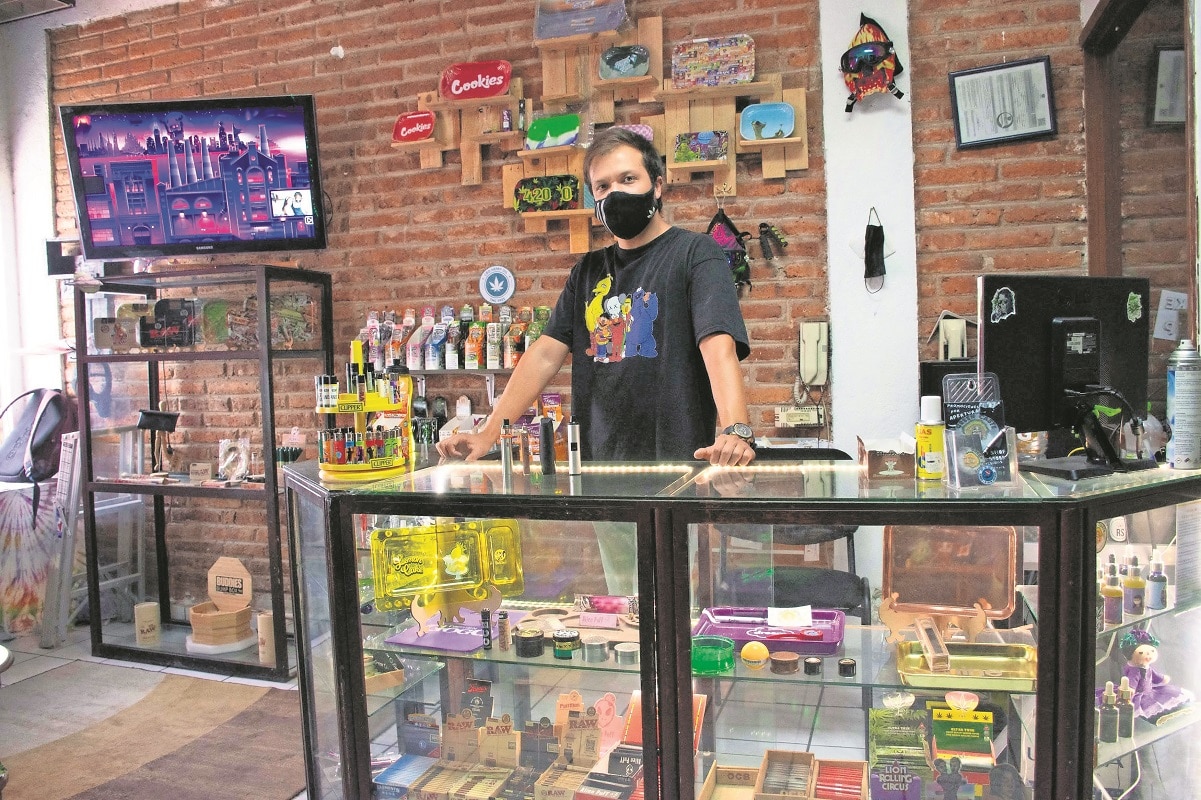 "La gente no va a dejar el vicio, hay que regularlo"