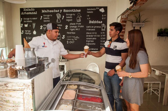 Al visitar “A i h n oa” no solo gozarás de un producto exquisito, también disfrutarás un momento agradable al sentarte a platicar con tus amigos en un espacio tranquilo con un ambiente vintage (RICARDO LUGO. EL UNIVERSAL)