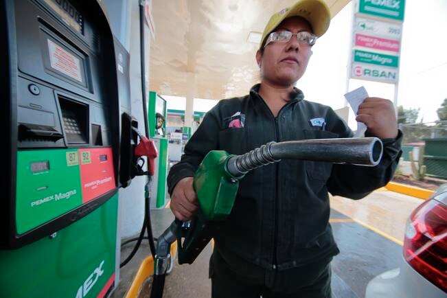 Descartan que precio de gasolina llegue a los $20