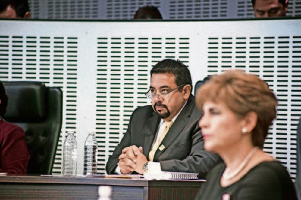 Pide diputado revisar recortes de personal