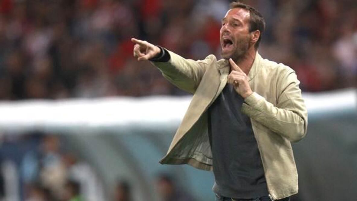 Chivas destituye a John van't Schip