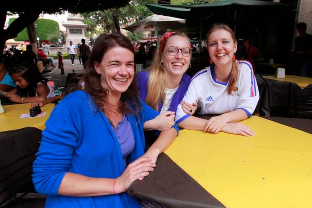 Charlène Le Diagon, Typhaine Panier y Loubov Ferrier-Filhol de la comunidad francesa en México, disfrutaron de la final mundialista, donde su equipo nacional tuvo la victoria después de 20 años de no ganar la copa. Fotos: César Gómez