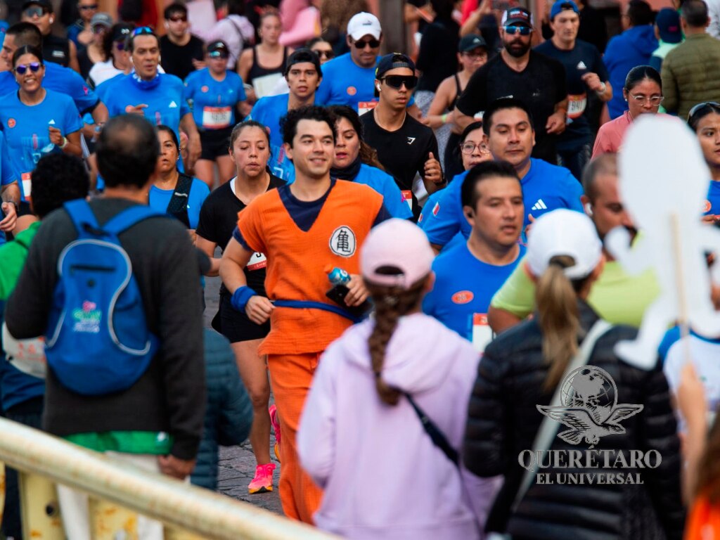 Miles de corredores iluminan Querétaro