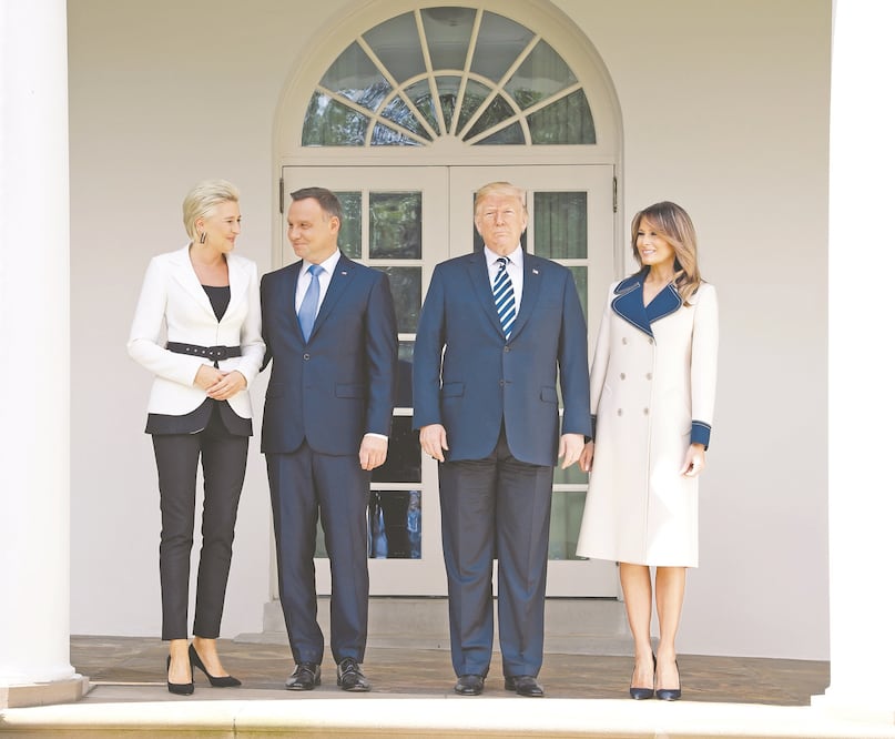 El presidente de Polonia y su esposa, Adrzej Duda y Agata Kornhauser-Duda, visitaron ayer a Donald Trump y Melania Trump en la Casa Blanca. Foto: KEVIN LAMARQUE. REUTERS