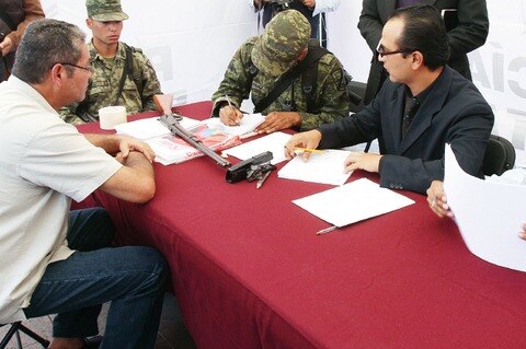 250 queretanos han registrado sus armas