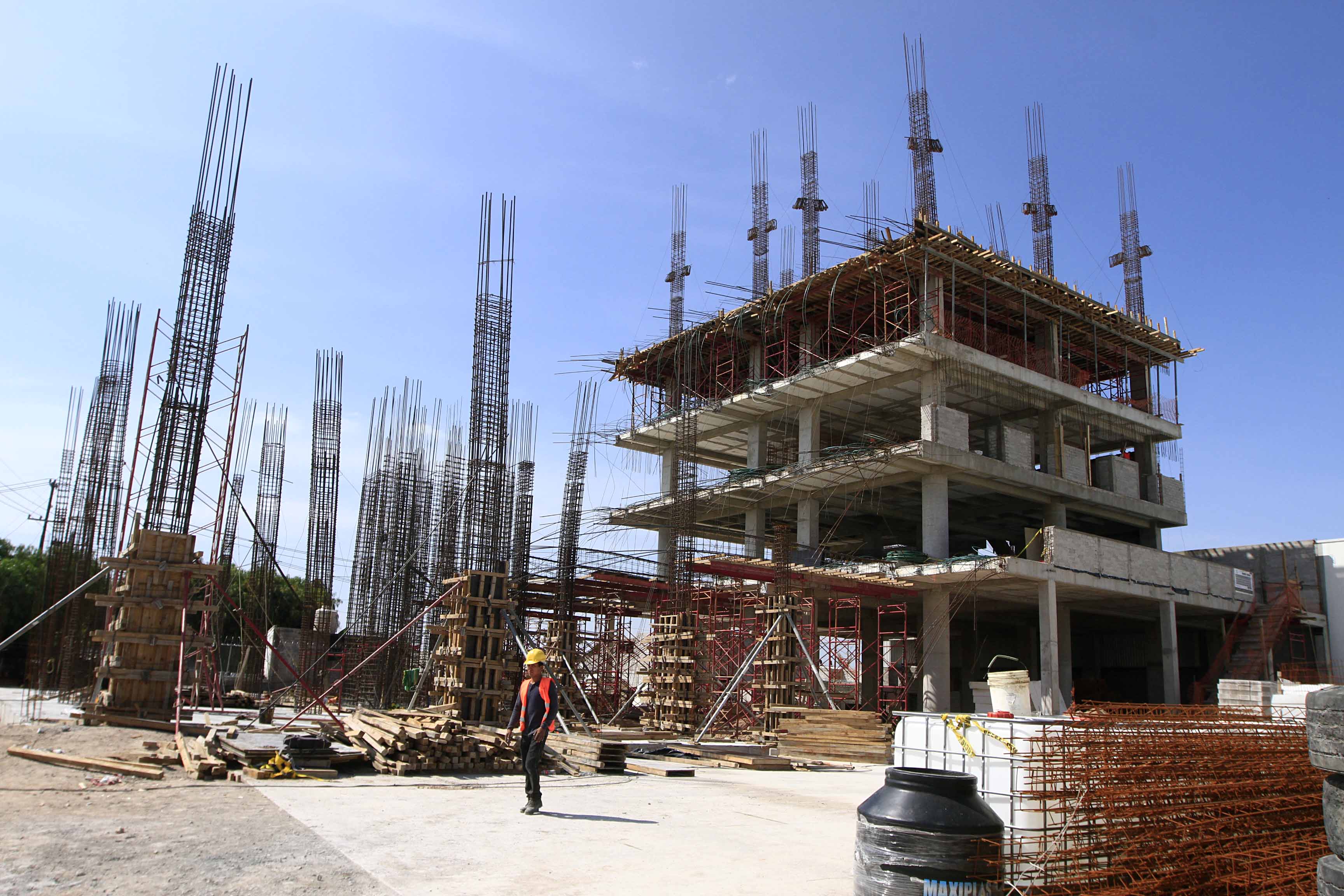 Constructores prevén aumento en el precio del acero