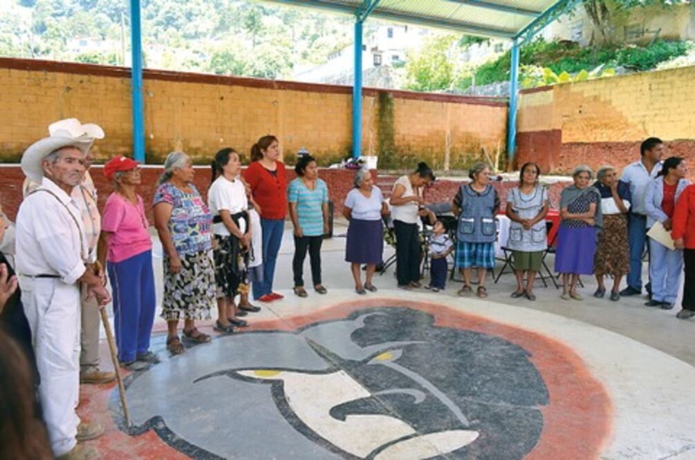 Apoyan a adultos mayores de Pinal