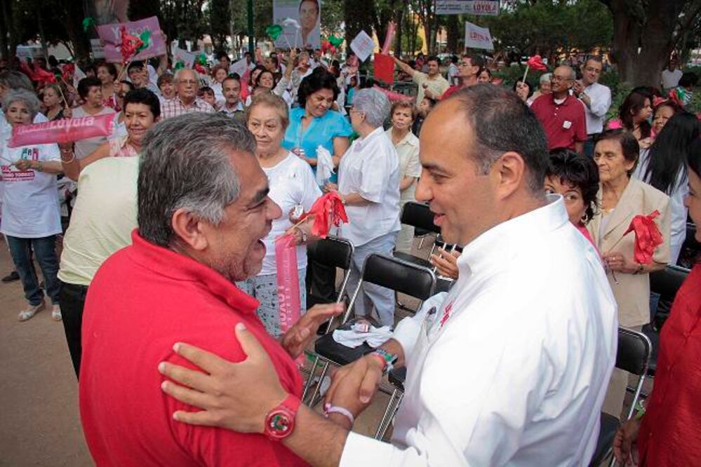 Gobernador premia al 'Maestro del año'